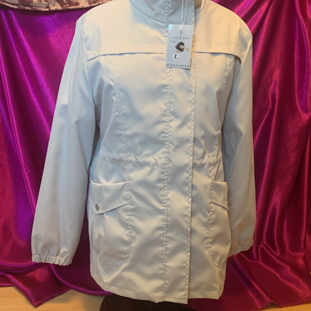 Shen yan beige, coloured jacket size large big pockets, tie around waist…
